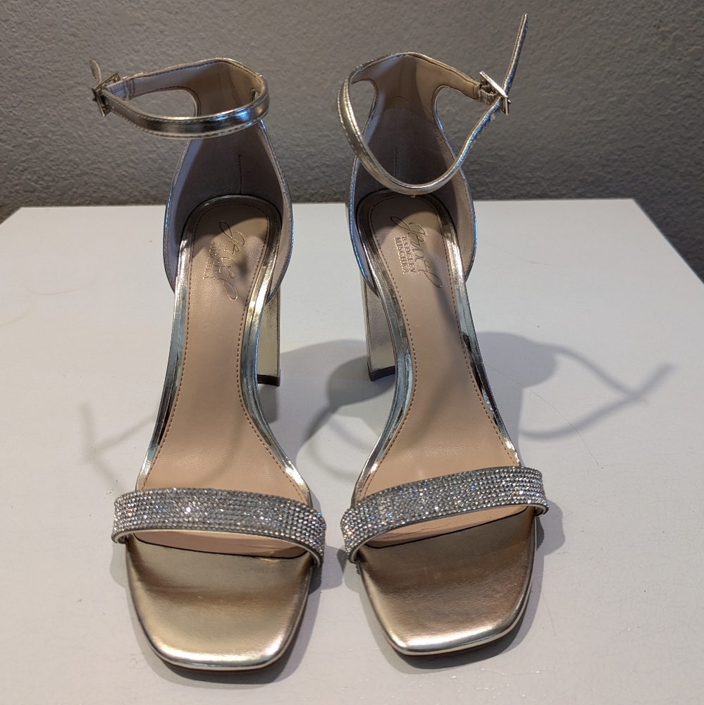 NEW Golden heels Jewel Badgley Mischka